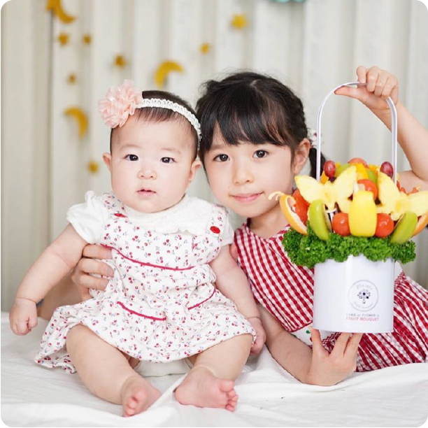 赤ちゃんと子供とフルーツブーケ